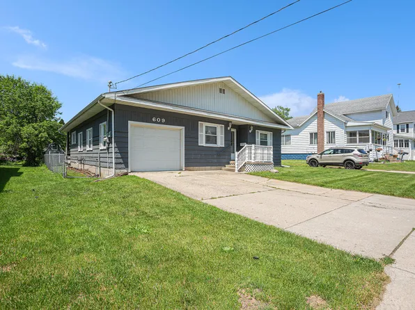 609 N Jackson St, Ionia, MI 48846