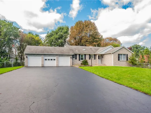 175 Briar Wood Ln, Rochester, NY 14626