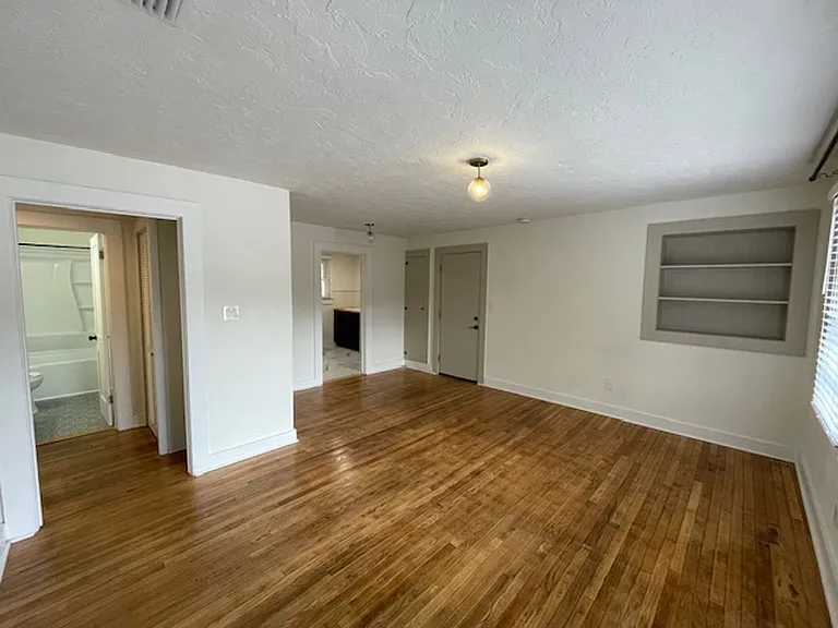 720 NE 4th Ave — Photo 3