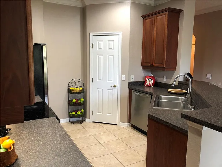 656 Pinebranch Cir — Photo 8