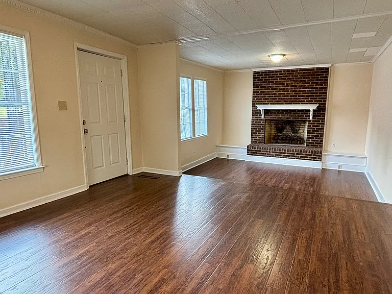 126 S Rocksprings St — Photo 3