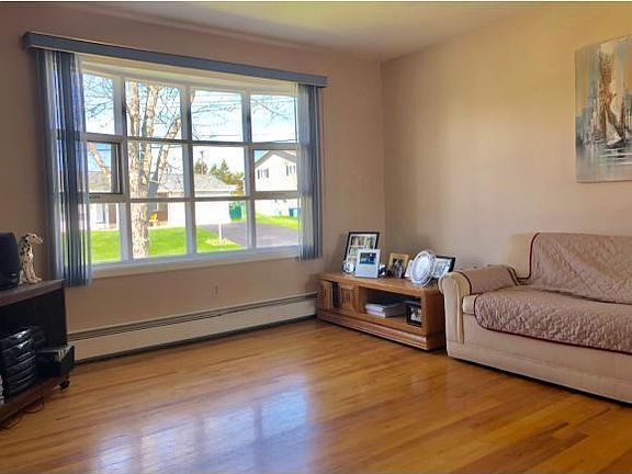 5th image of 310 Antoinette Dr