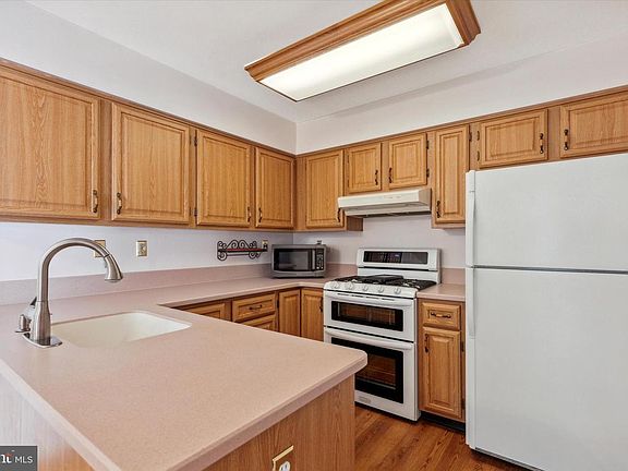 5th image of 135 Jonathan Dr