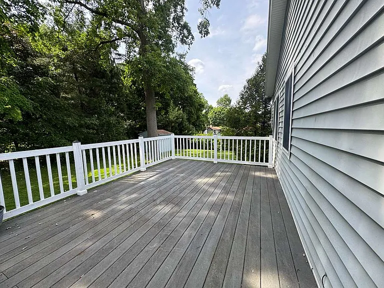 East Ave — Photo 22