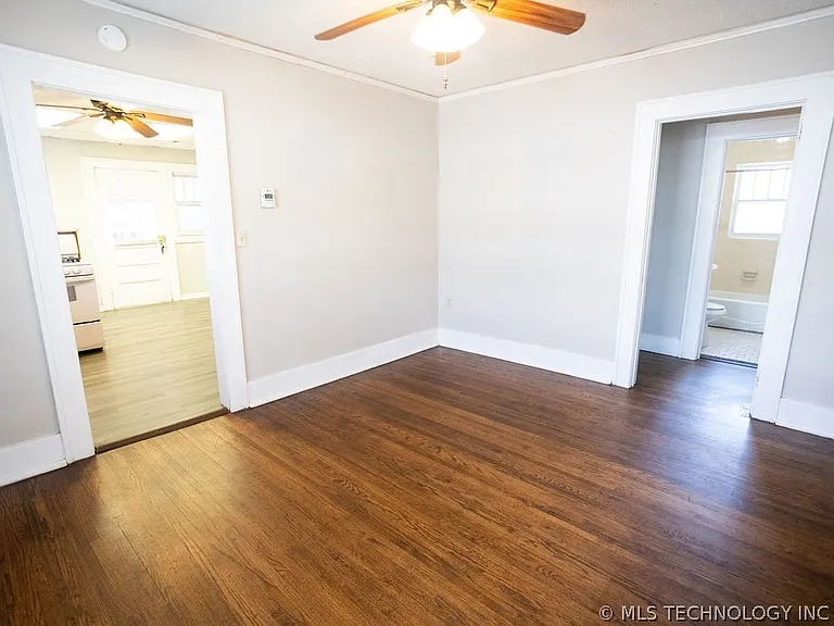 1147 S Florence Ave — Photo 20