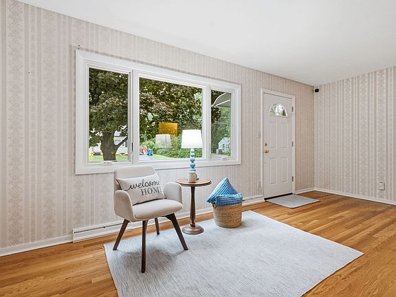 3rd image of 161 Wolcott Ave