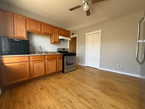 817 W 34th Place, 817 W 34th Pl #2F, Chicago, IL 60608