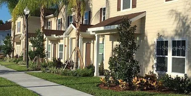 3 bed, 2.0 bath, 1300 sqft, $1,875 — Photo 2
