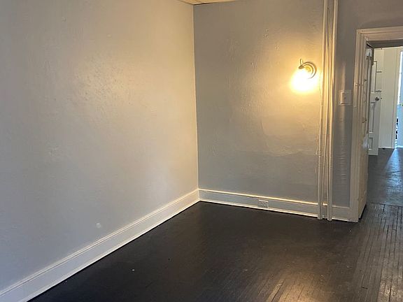 4th image of 329 E Philadelphia St #1