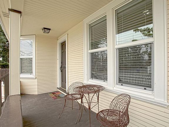 5th image of 154 Sunnyside Ave