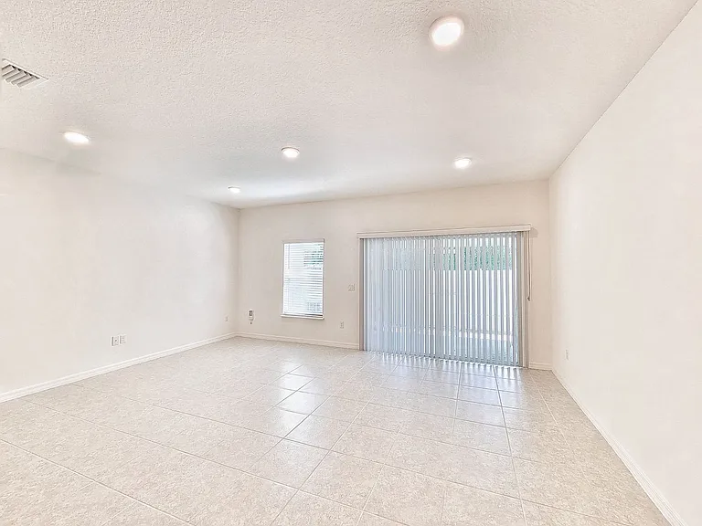 12523 NW 7th Pl — Photo 10