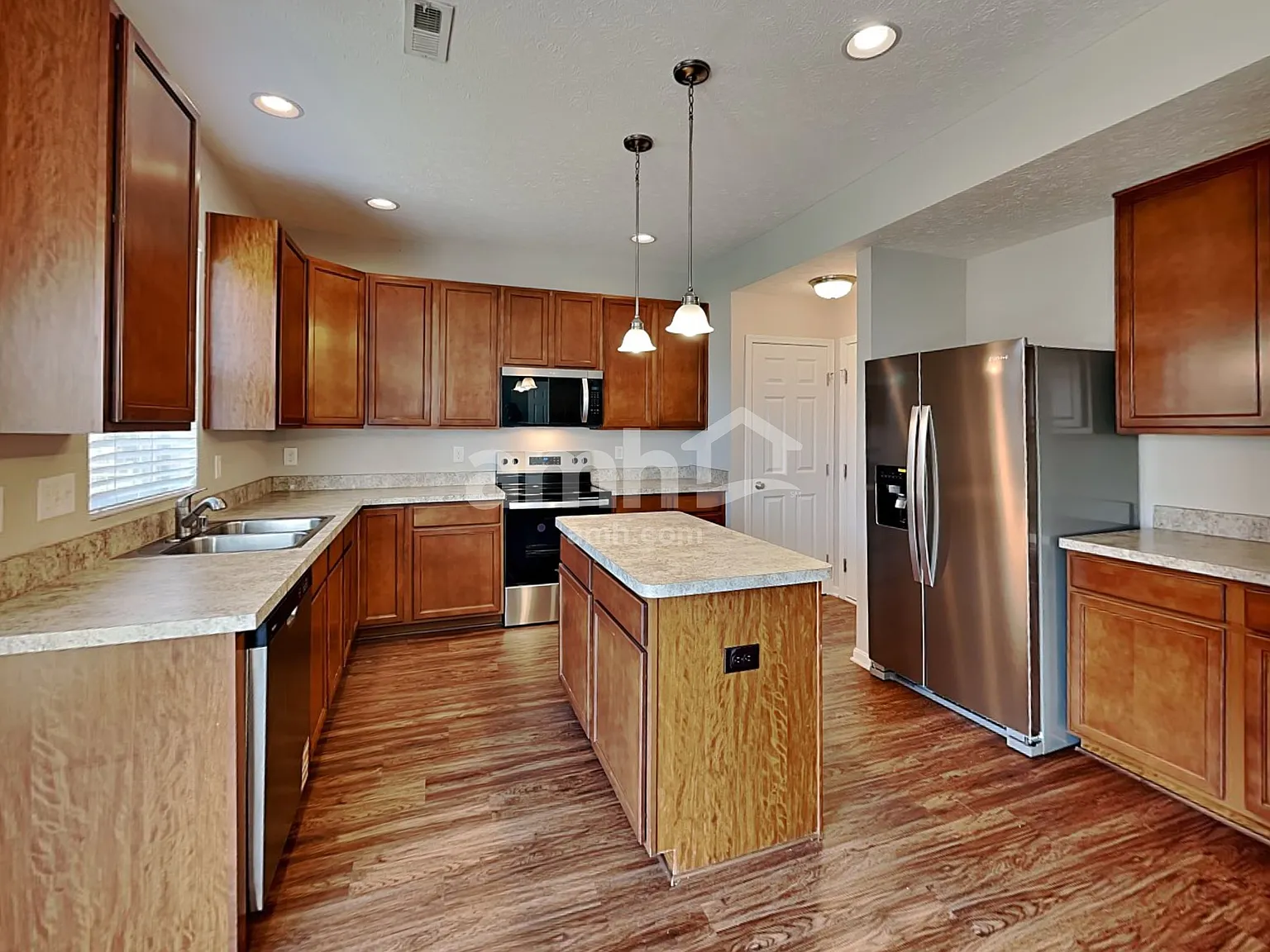 3 bed, 2.5 bath, 1784 sqft, $2,195 — Photo 3