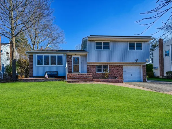 46 Sylvia Lane, Plainview, NY 11803