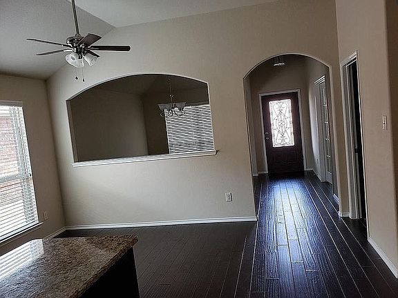 4th image of 930 English Ivy Dr