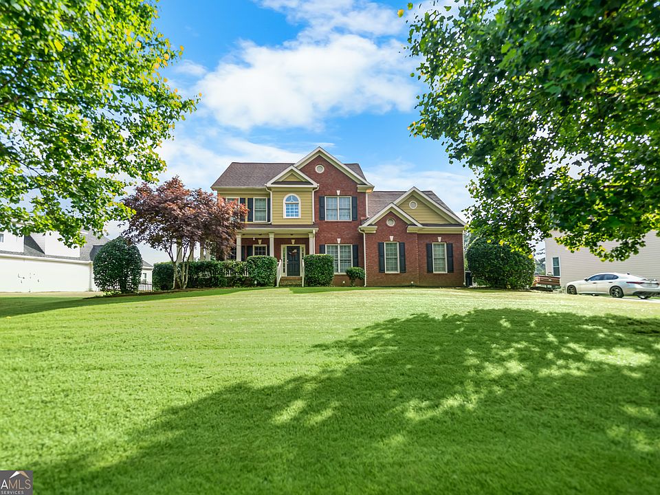 1st image of 241 Country Club Dr