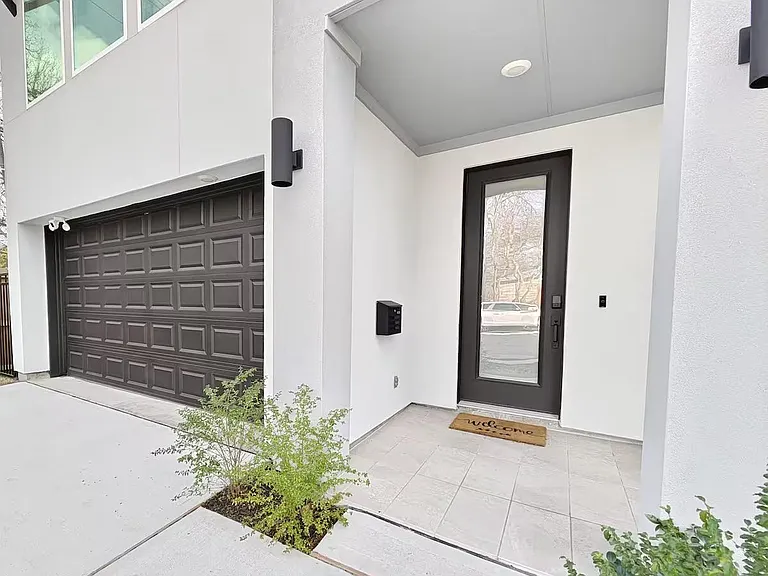 1604 Malvern St — Photo 1