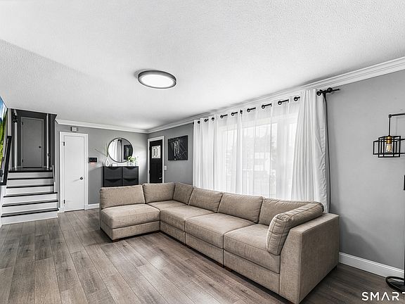 4th image of 35 Wedgewood Drive