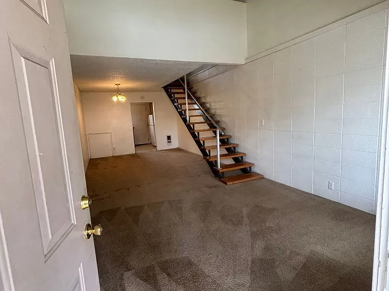 462 W 11th Aly #5 — Photo 2