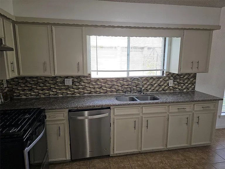 221 Palm Aire Dr — Photo 13