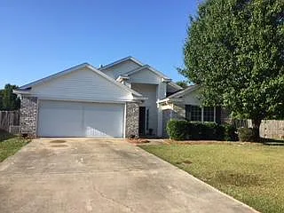 4 bed, 2038 sqft, $2,200 — Photo 1