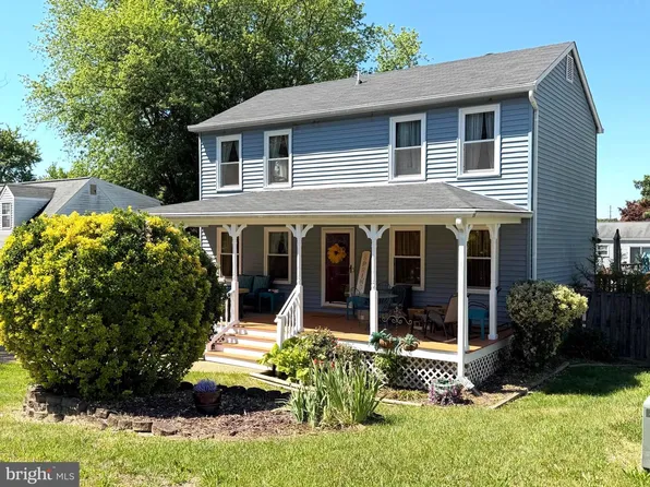 5665 Roundtree Dr, Woodbridge, VA 22193