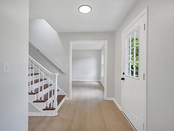 5th image of 355 Knollwood Dr