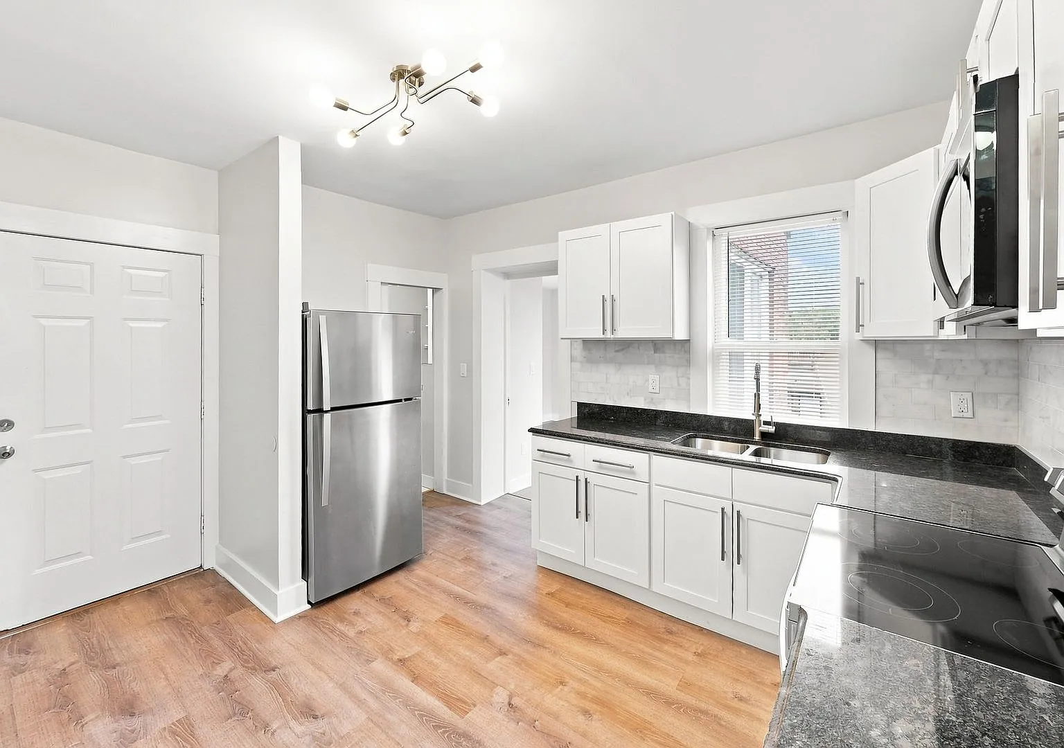 Wooster Sq 2-Bedroom with W/D & Parking — Photo 2