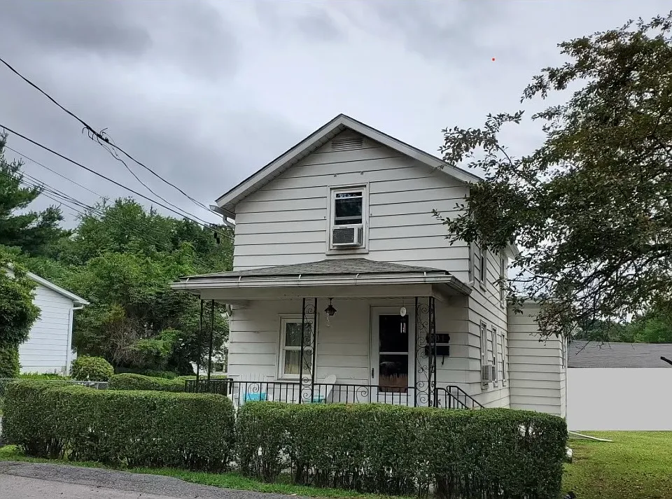 901 Charles St