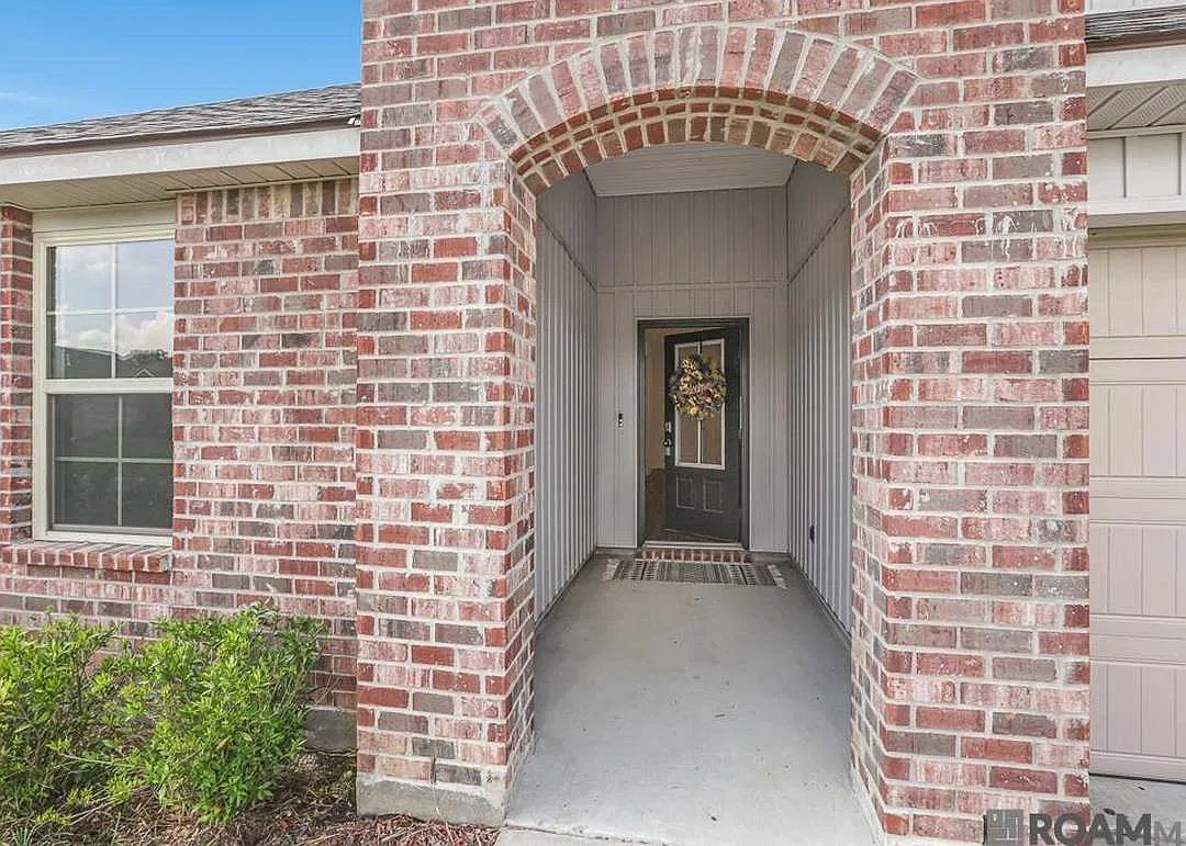 4 bed, 2079 sqft, $2,550 — Photo 1