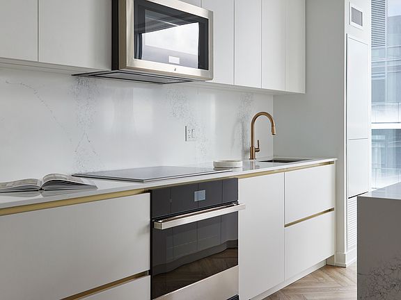 3rd image of 327 King St W #Penthouse 04