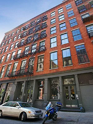 Sold by Manhattan Boutique Real Estate | media 16