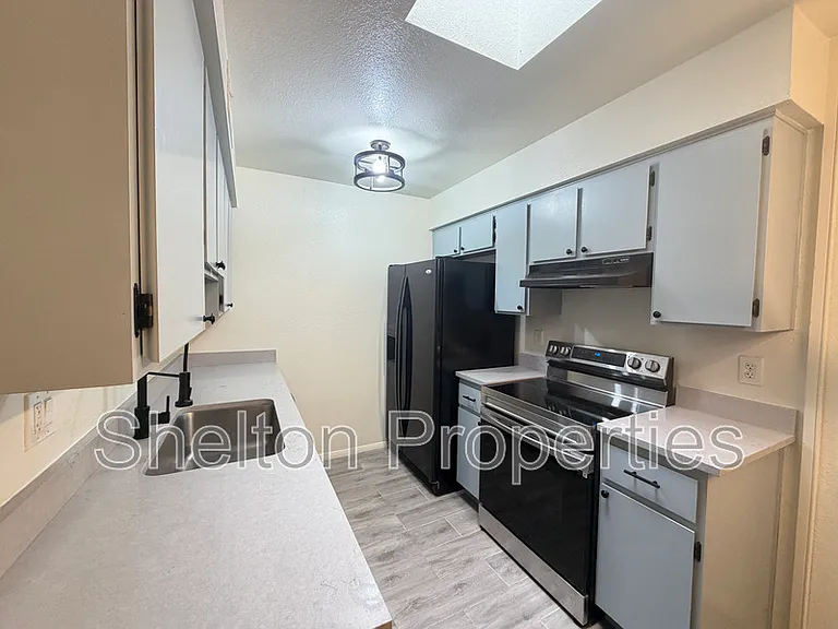 8131 N 107th Ave #82 — Photo 3