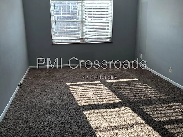 Riviera Manor — Photo 21