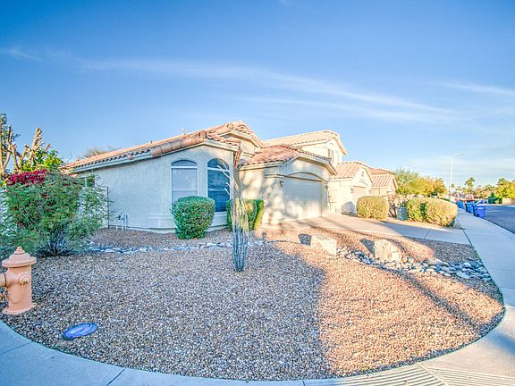 2nd image of 3216 E Muirwood Dr