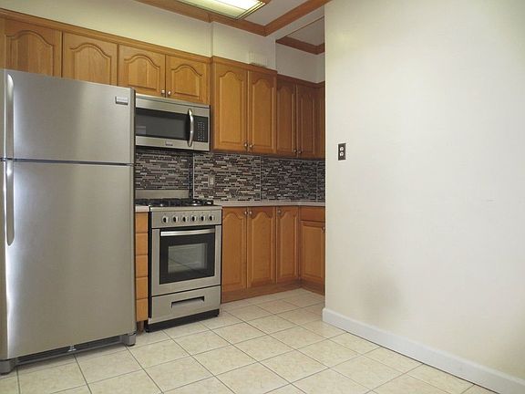 2nd image of 2837 35th St #3