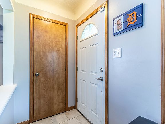 5th image of 28070 N Clements Cir