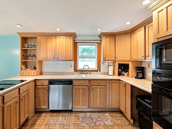 5th image of 48 Jerusha Ln