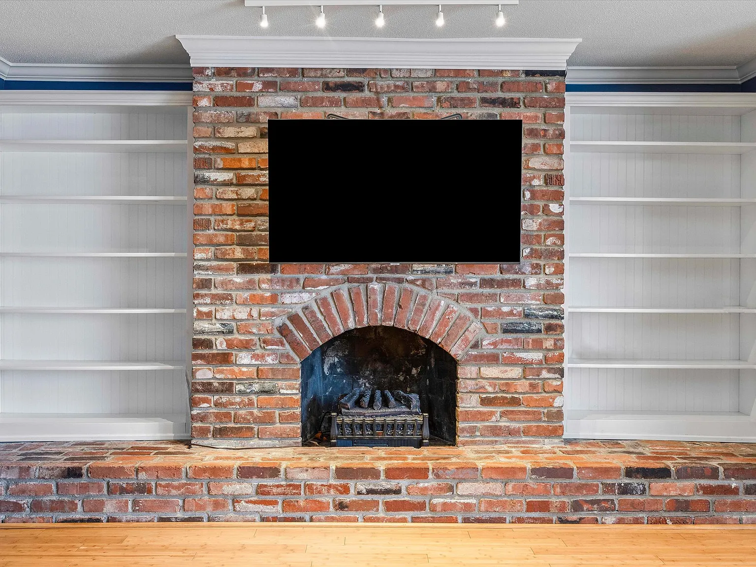 2 bed, 1250 sqft, $1,800 — Photo 1