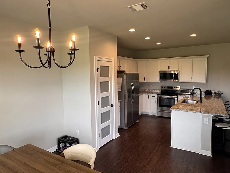 11609 Water View Ave — Photo 3
