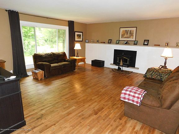3rd image of 649 Joan Dr