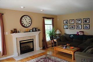 4th image of 16 Hendrik Hudson Way