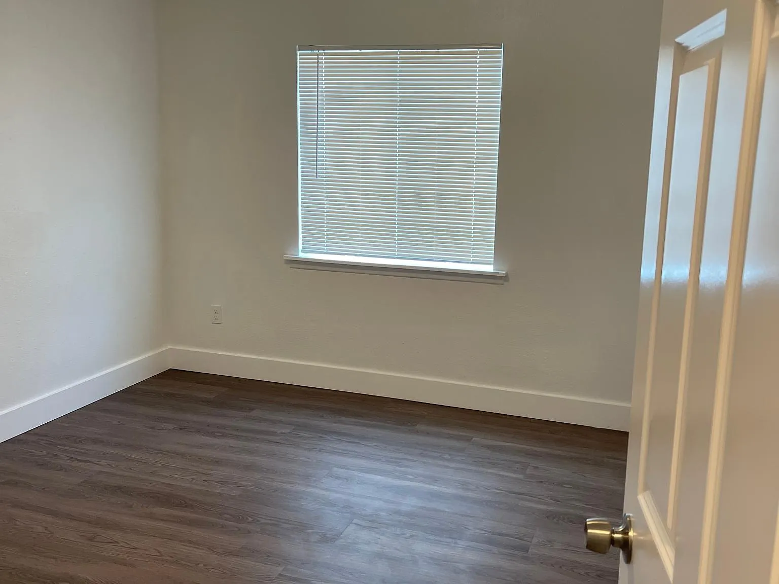 114 N Mill St — Photo 2