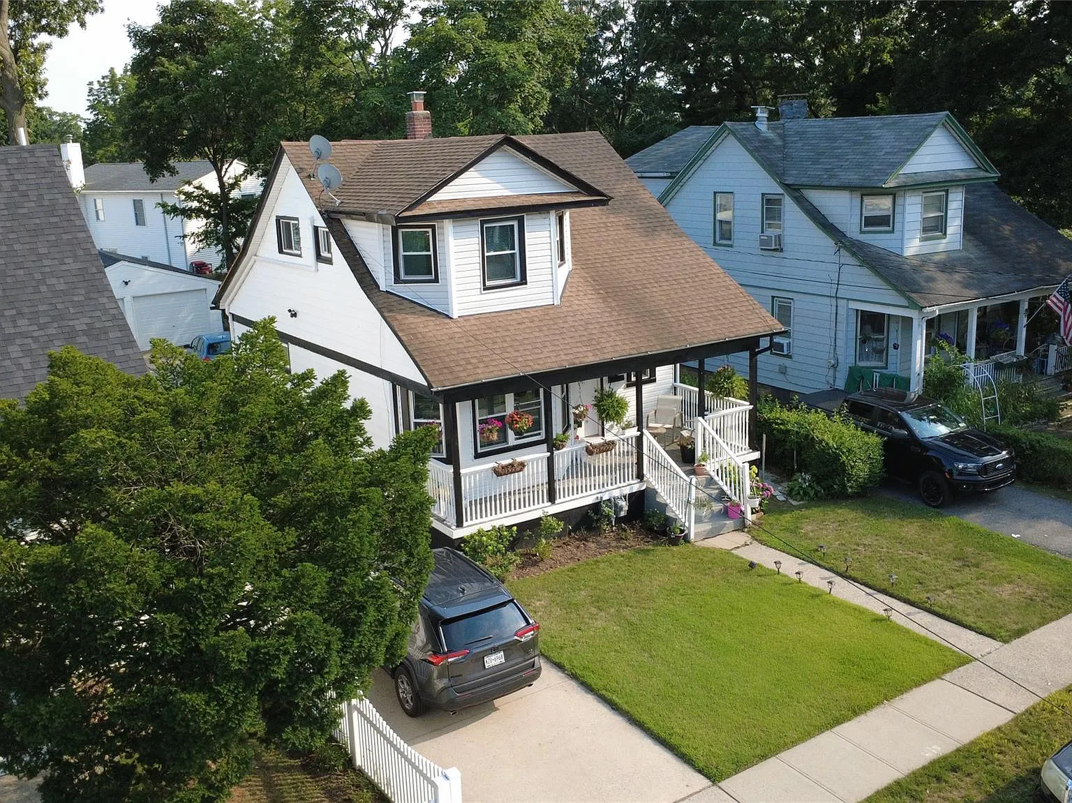 4 bed, 2.5 bath, 1369 sqft, $4,600 — Photo 3