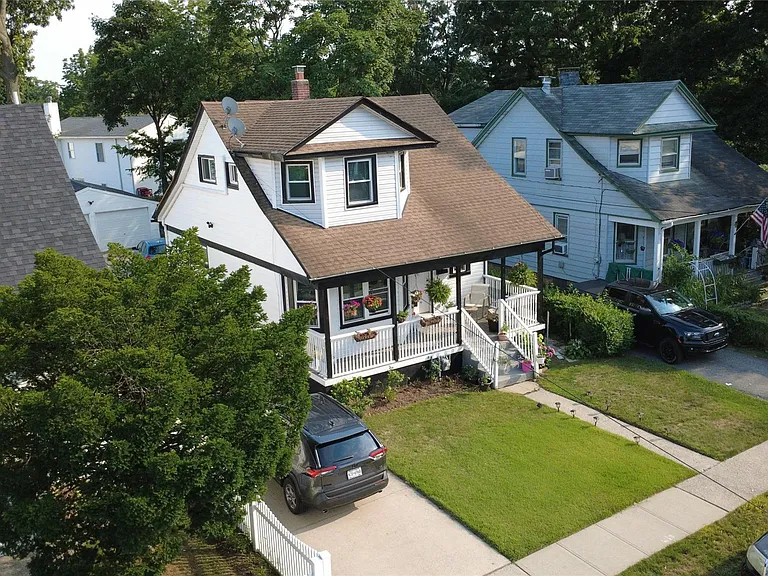 55 Henry St — Photo 3