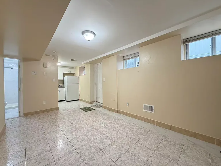 250 Maryland Ave #1 — Photo 3