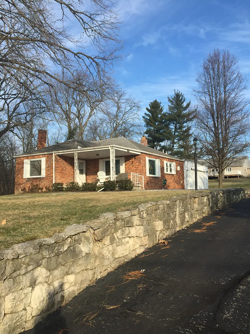 1004 E River Dr photo 1