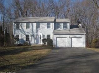54 Croydon Dr, Bloomfield, CT 06002