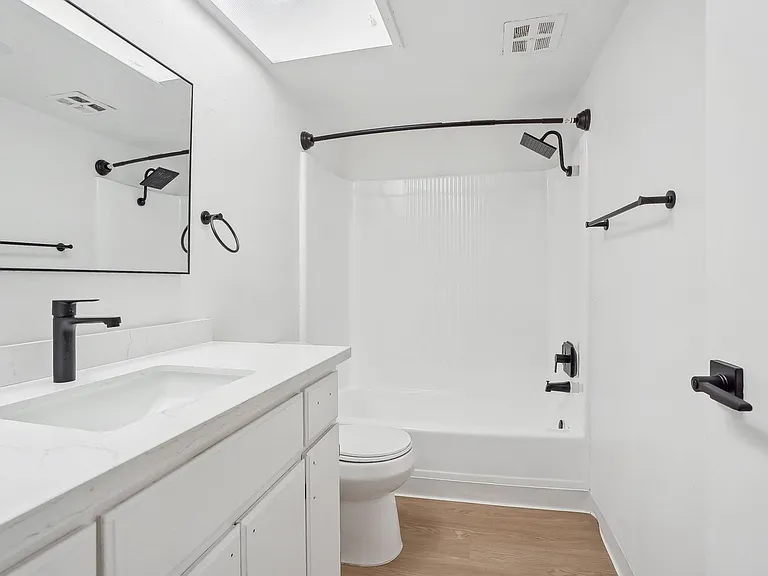 245 South Serrano Ave — Photo 44
