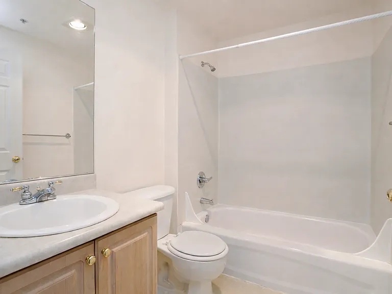 Ainsley Apartments in U District — Photo 11