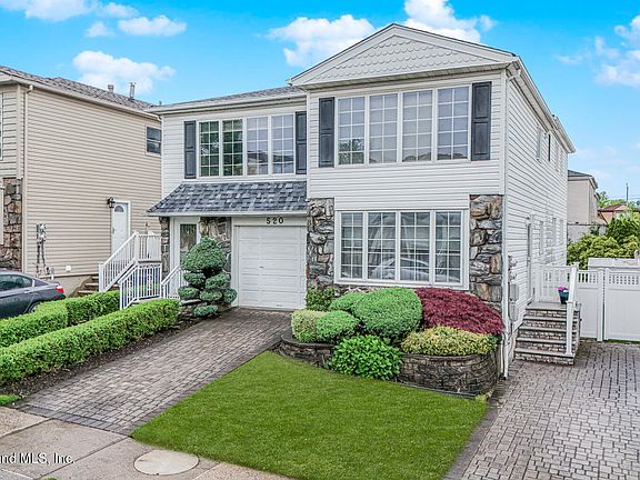 4th image of 520 Eltingville Blvd
